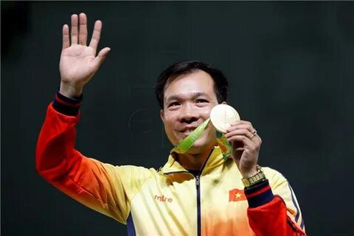 Nội dung: Mùa hè đang đến và với nó, xu hướng mới về áo vai bèo đang ngày càng trở nên